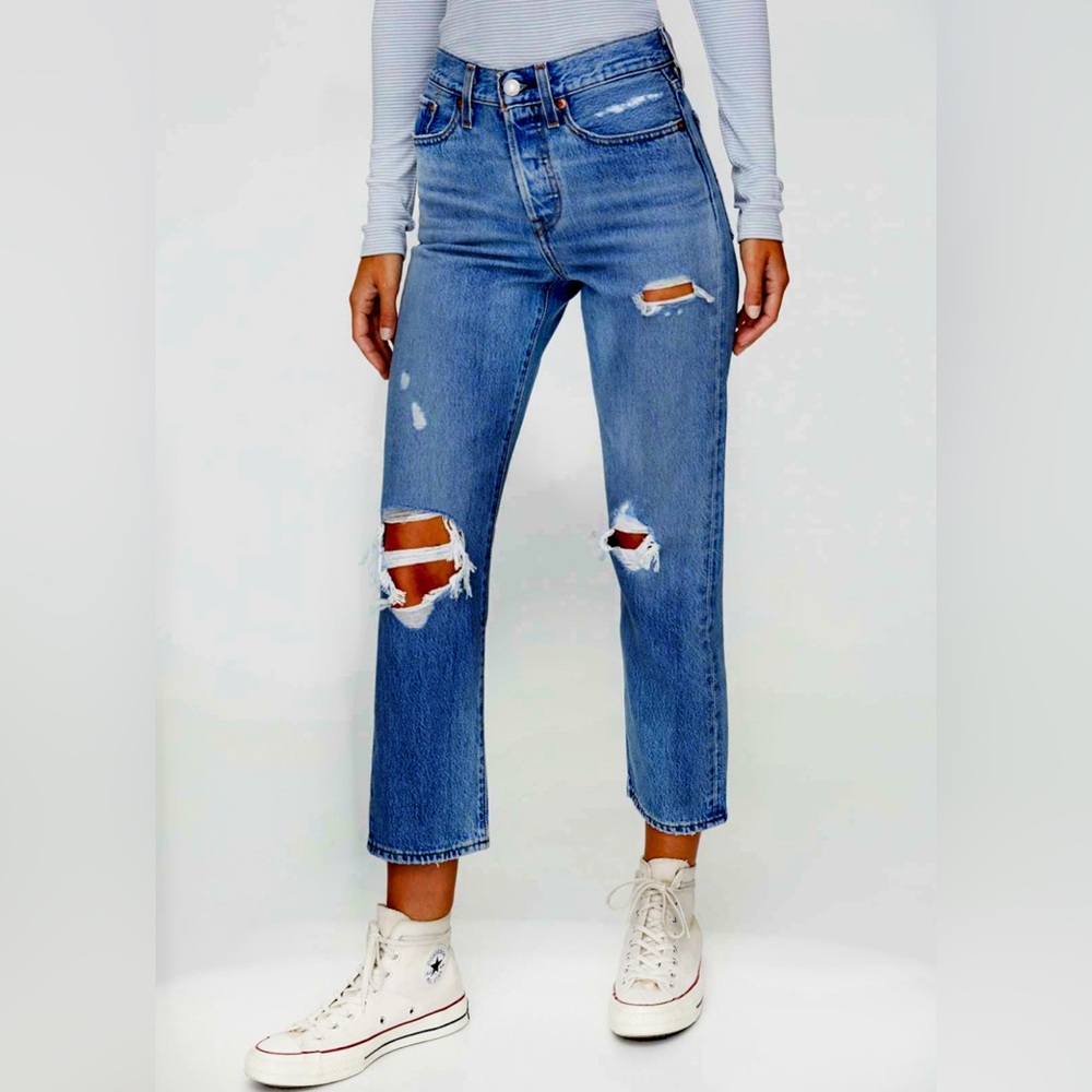Levi’s Women’s Wedgie High Rise Distressed Indigo Straight Jean, 27/28
